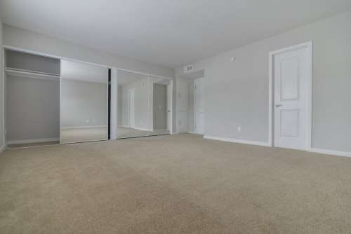 S Bed Beverly Plaza Apartments 99