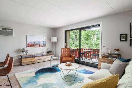 metropolitan-east-goshen-living-room2