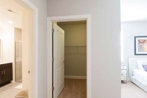 metropolitan-east-goshen-estates-walk-in-closet