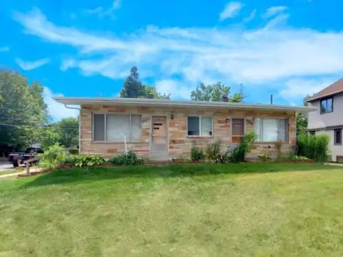 2025-04/CAL-STATE-CHICO-Apartment-Building-16036778.webp