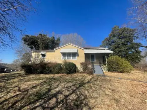 LENOIR-RHYNE-Apartment-Building-16490561.webp