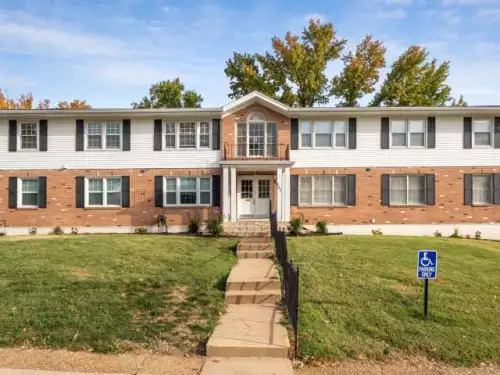 2025-04/MARYVILLE-UNIVERSITY-Apartment-Building-15309398.webp