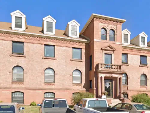 2025-04/MINNESOTA-DULUTH-Apartment-Building-18698855.webp