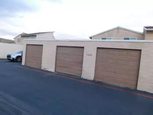 2025-04/UNLV-Apartment-Building-15768224.webp