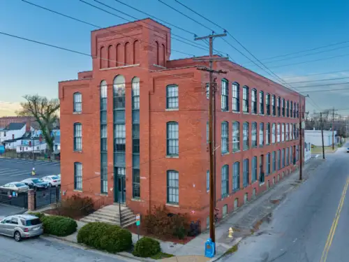 VIRGINIA-STATE-Apartment-Building-16495451.webp