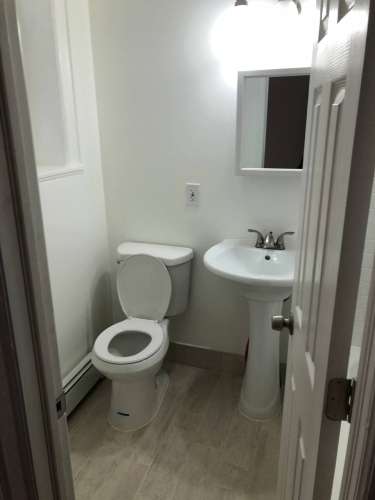 Spacious 3 bed + 2 bath Apt with Porches 3