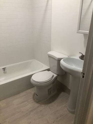 Spacious 3 bed + 2 bath Apt with Porches 0