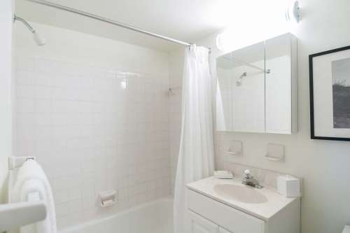metropolitan-east-goshen-bathroom