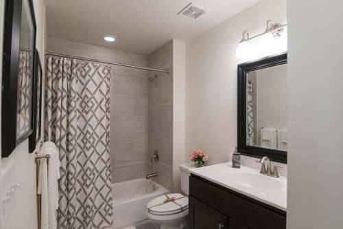 metropolitan-east-goshen-estates-bathroom