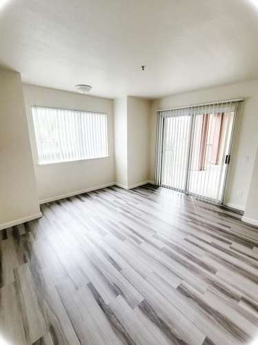 S Bed Lakeshore Apartments 43