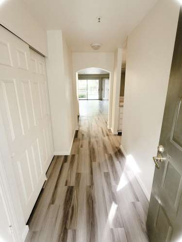 S Bed Lakeshore Apartments 37