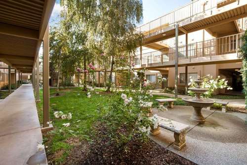 S Bed Lakeshore Apartments 204