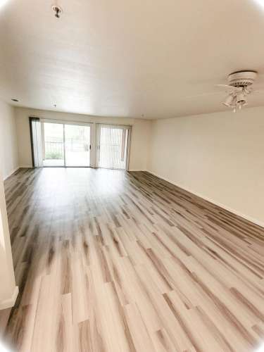 S Bed Lakeshore Apartments 122