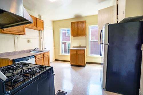 S Bed First Floor Close To Shops and Restaurants Available 6/1/25 1