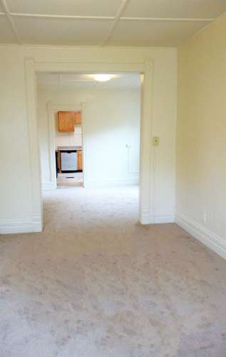 S Bed First Floor Close To Shops and Restaurants Available 6/1/25 2