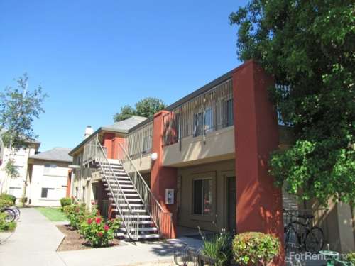 S Bed Lakeshore Apartments 26