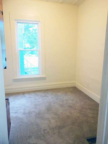 S Bed First Floor Close To Shops and Restaurants Available 6/1/25 9