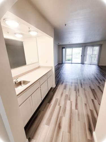 S Bed Lakeshore Apartments 38