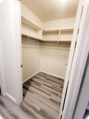 S Bed Lakeshore Apartments 225