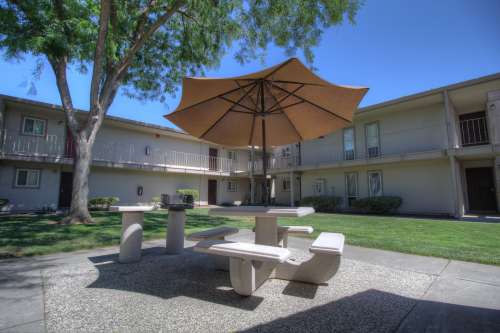 S Bed Stonegate Village Apartments 119