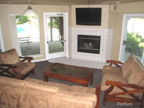 S Bed Lakeshore Apartments 208