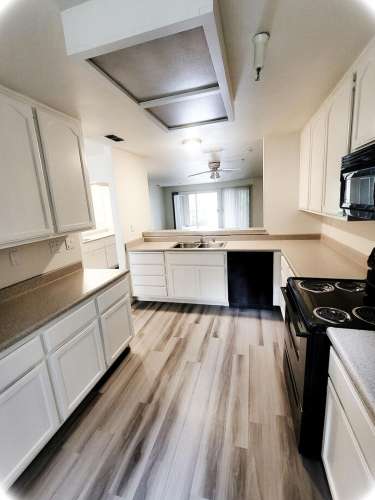 S Bed Lakeshore Apartments 221