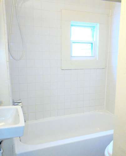 S Bed First Floor Close To Shops and Restaurants Available 6/1/25 4