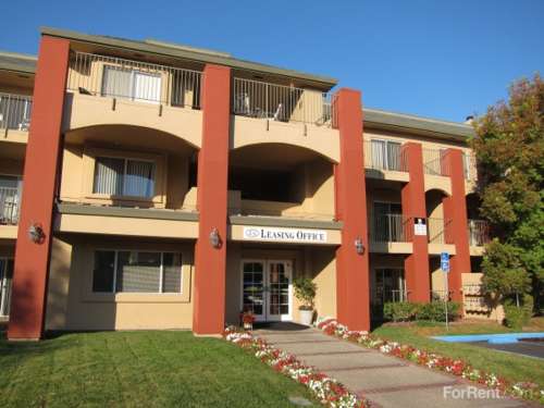 S Bed Lakeshore Apartments 150