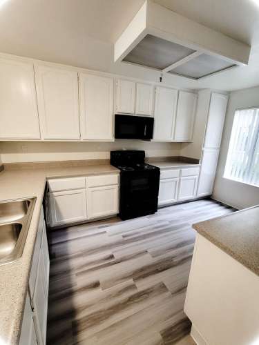 S Bed Lakeshore Apartments 76