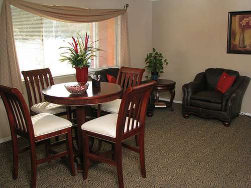 S Bed Lakeshore Apartments 111