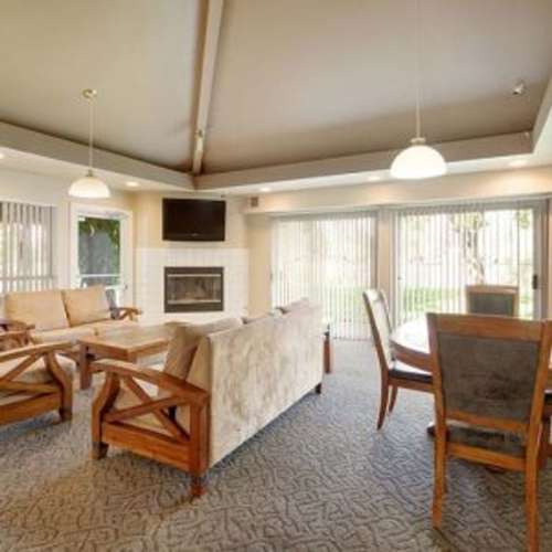 S Bed Lakeshore Apartments 33