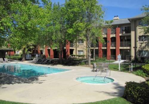 S Bed Lakeshore Apartments 22
