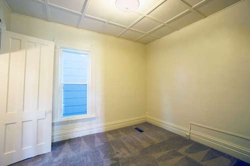 S Bed First Floor Close To Shops and Restaurants Available 6/1/25 11