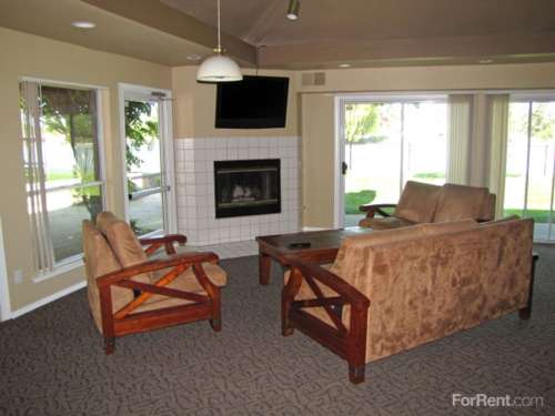 S Bed Lakeshore Apartments 206