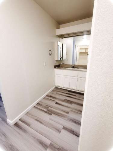 S Bed Lakeshore Apartments 226