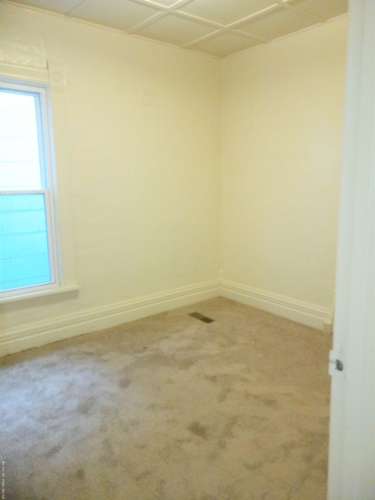 S Bed First Floor Close To Shops and Restaurants Available 6/1/25 10