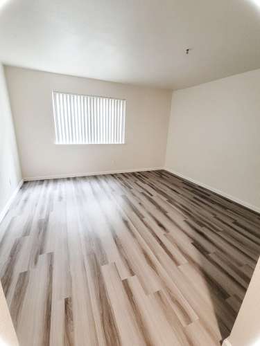 S Bed Lakeshore Apartments 228