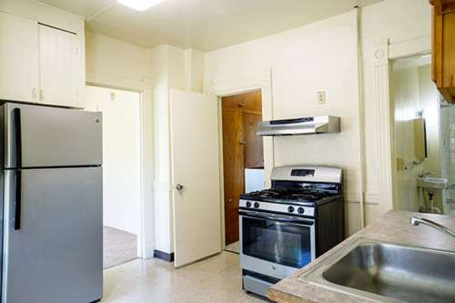 S Bed First Floor Close To Shops and Restaurants Available 6/1/25 6