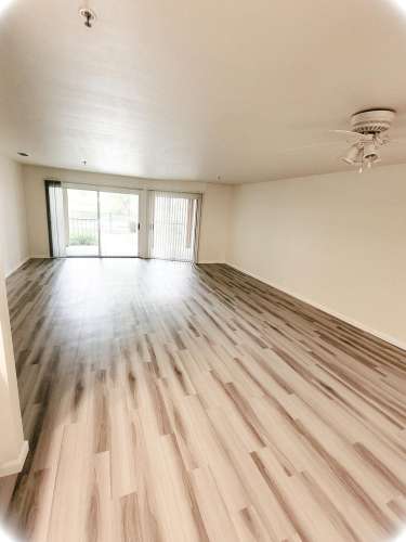 S Bed Lakeshore Apartments 51
