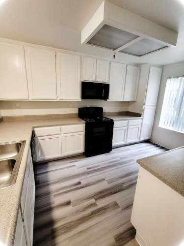 S Bed Lakeshore Apartments 180