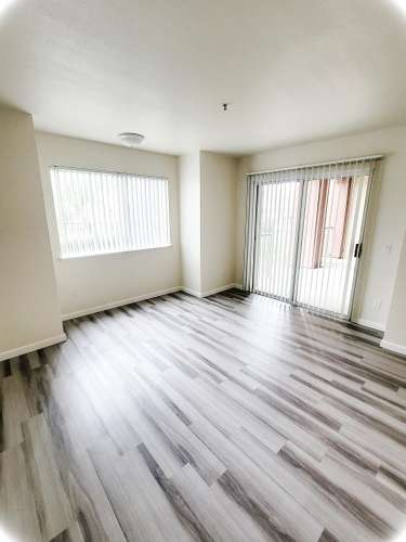 S Bed Lakeshore Apartments 17