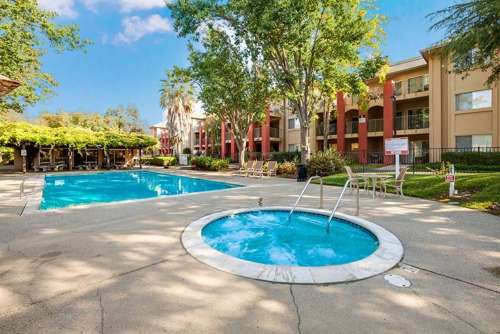 S Bed Lakeshore Apartments 176