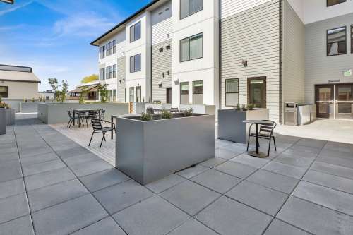 S Bed Luxurious Studios with Rooftop Deck and Secured Entry! 10