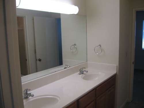 S Bed Stonegate Village Apartments 105