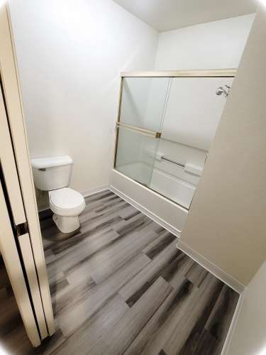 S Bed Lakeshore Apartments 11