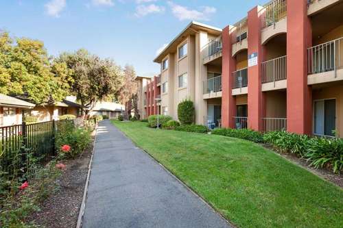 S Bed Lakeshore Apartments 175