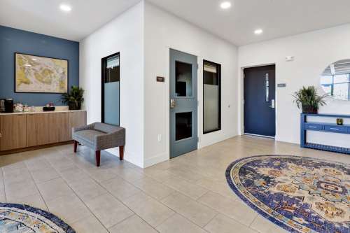 S Bed Luxurious Studios with Rooftop Deck and Secured Entry! 4