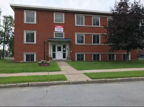 2025-05/SUNY-PLATTSBURGH-Apartment-Building-16531502.webp