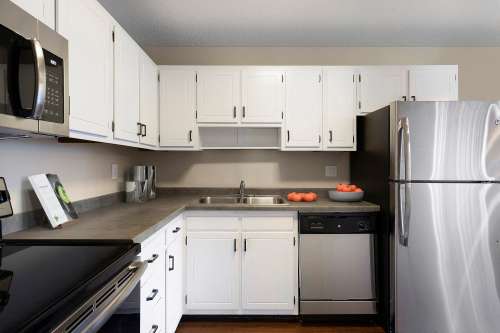2025-06/3140_Chowen_Ave_S_005kitchen_finalcZpLf1749563106.jpg