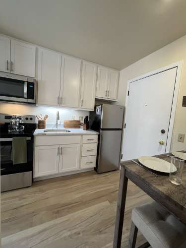 S Bed Courtside Apartments 3